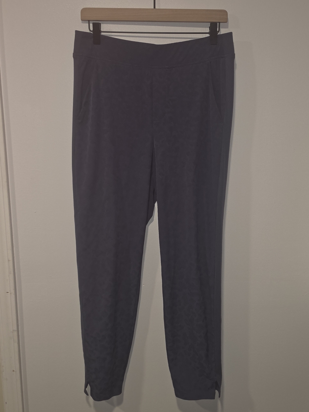 ATHLETA Brooklyn Cropped Ankle Dark Blue Leopard Print Pants Womens Size 8